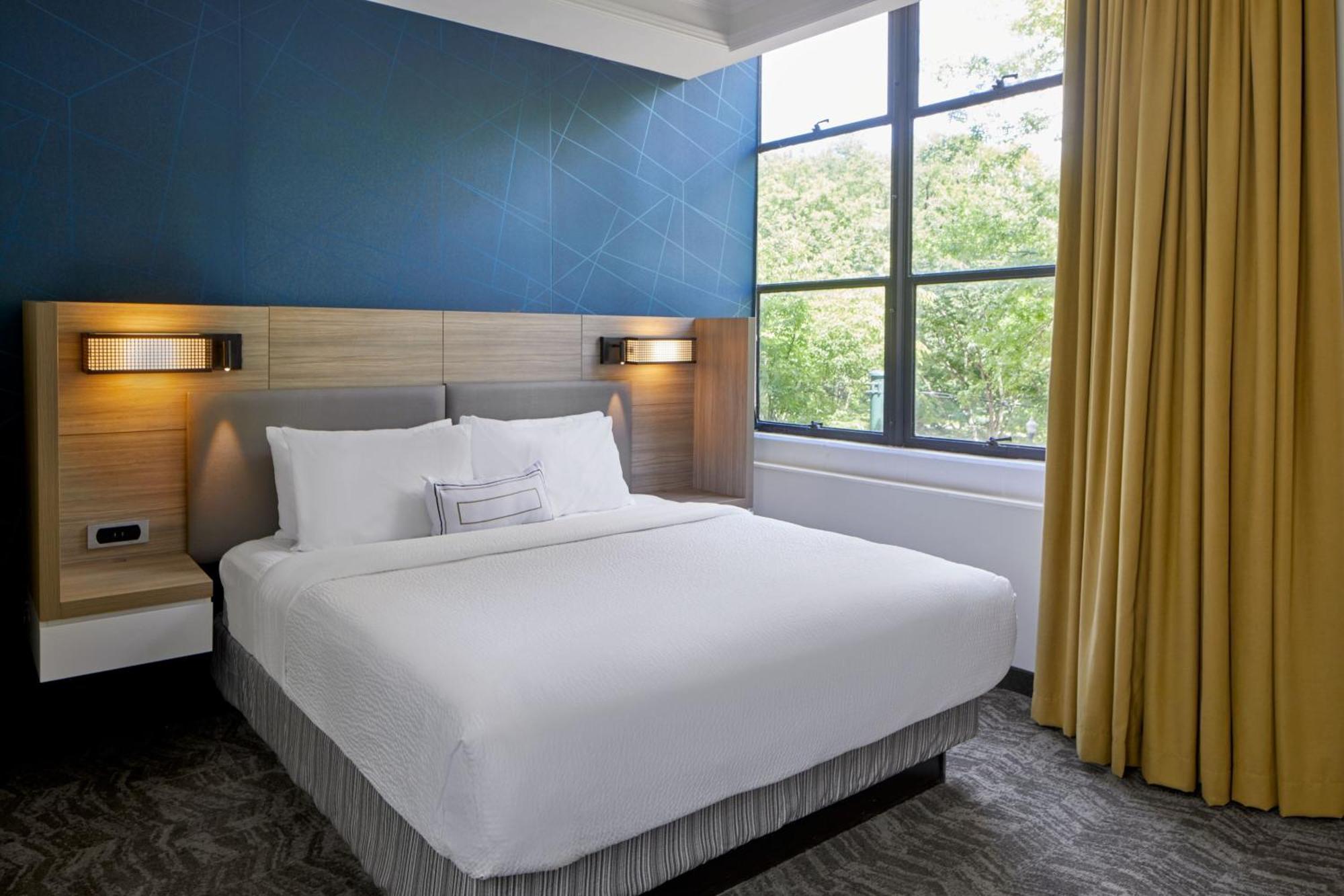 Springhill Downtown Hotel 3*